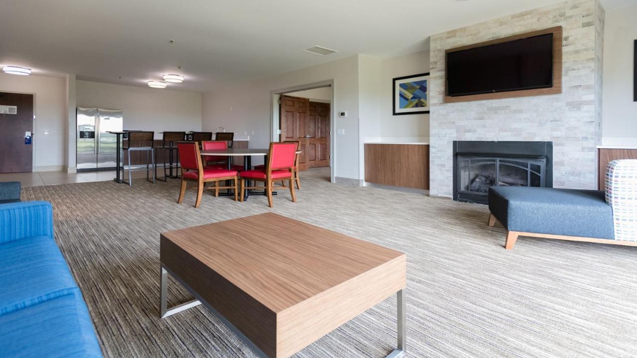 Holiday Inn Express & Suites Lexington North West-The Vineyard By Ihg Exterior photo