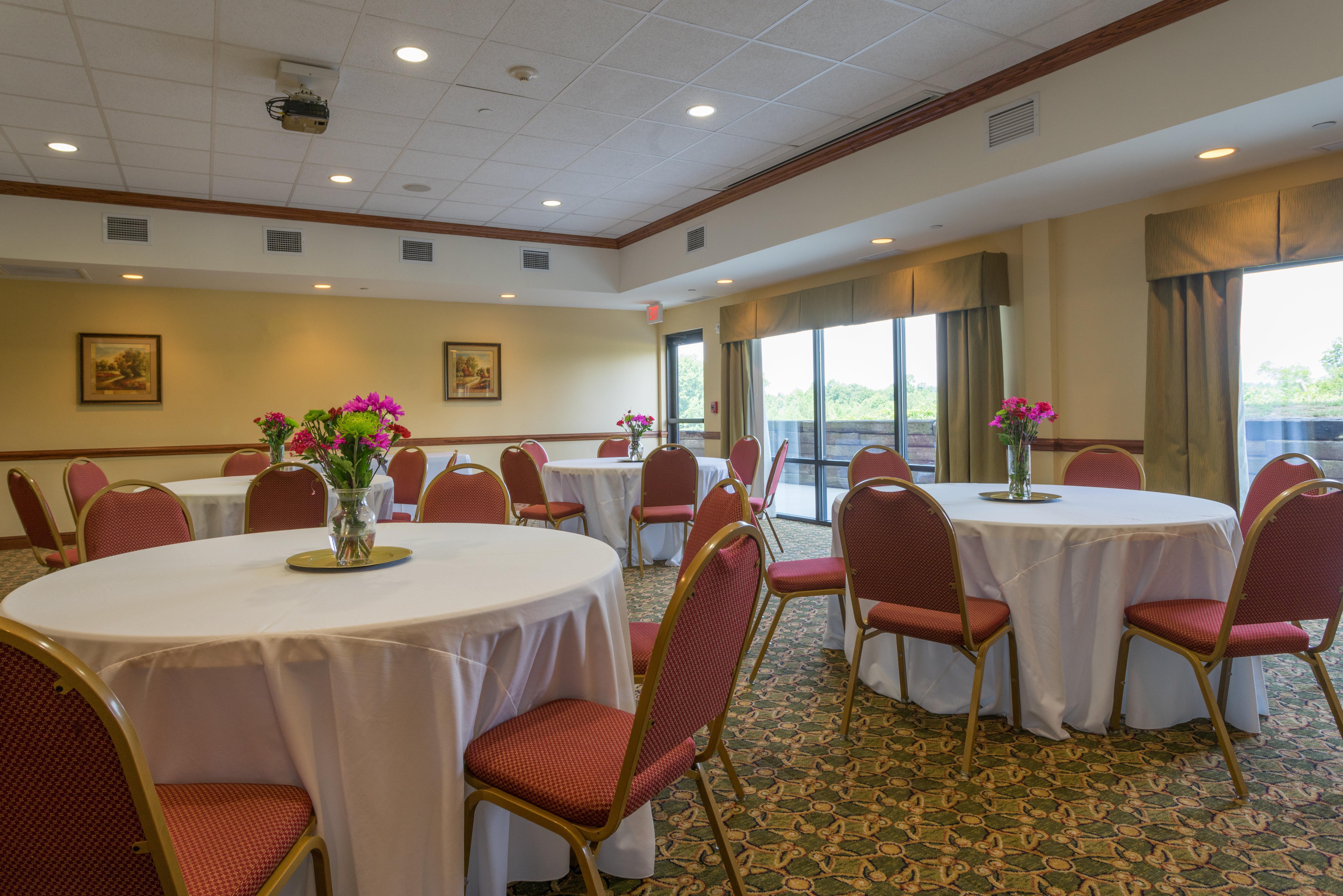 Holiday Inn Express & Suites Lexington North West-The Vineyard By Ihg Exterior photo